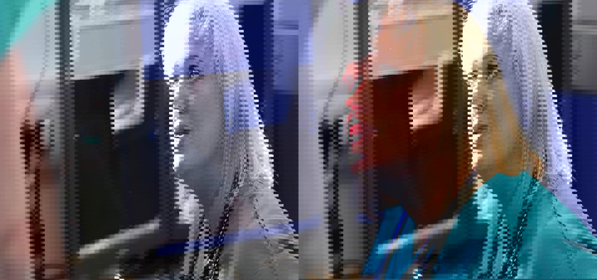 Female consultant with colleague 12337